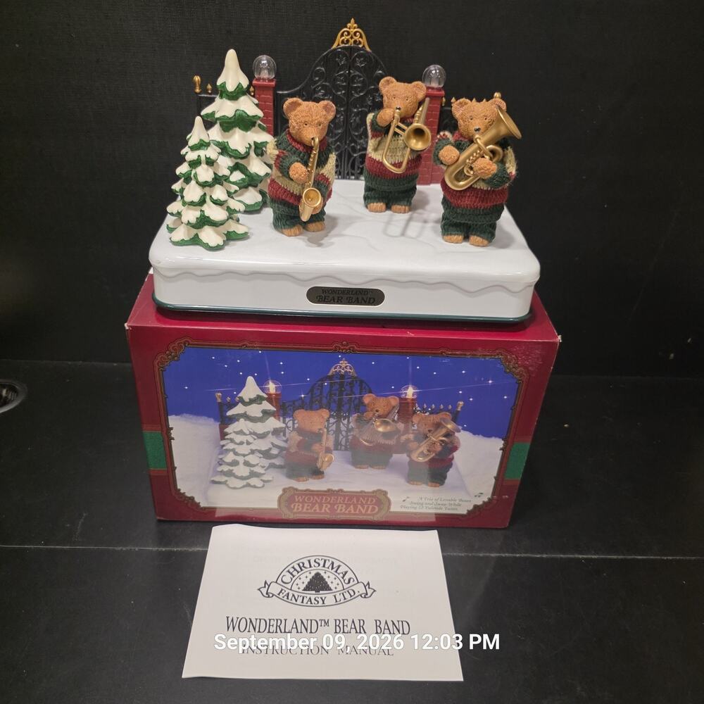 1997 Wonderland Bear Band Animated Musical Christmas 12 Songs Box Works